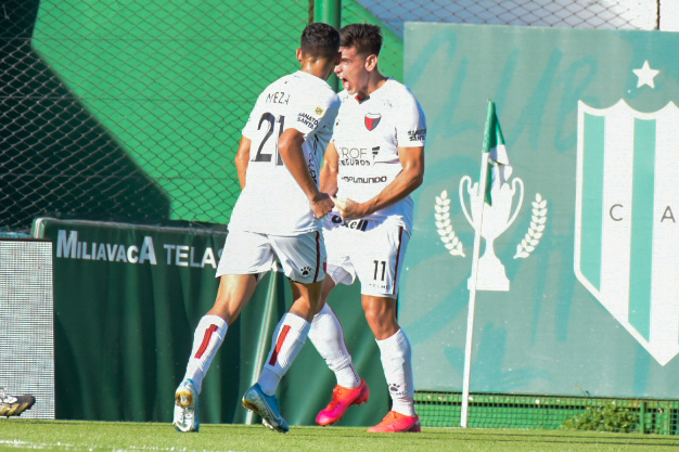Sur, goleada y liderazgo: Colón aplastó a Banfield de visitante y manda
