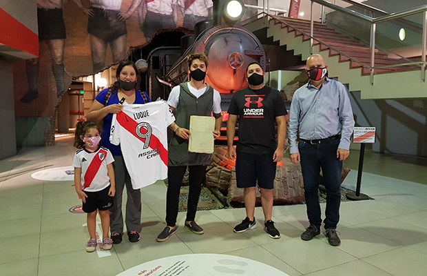 La familia de Luque recibió un homenaje en el Museo River