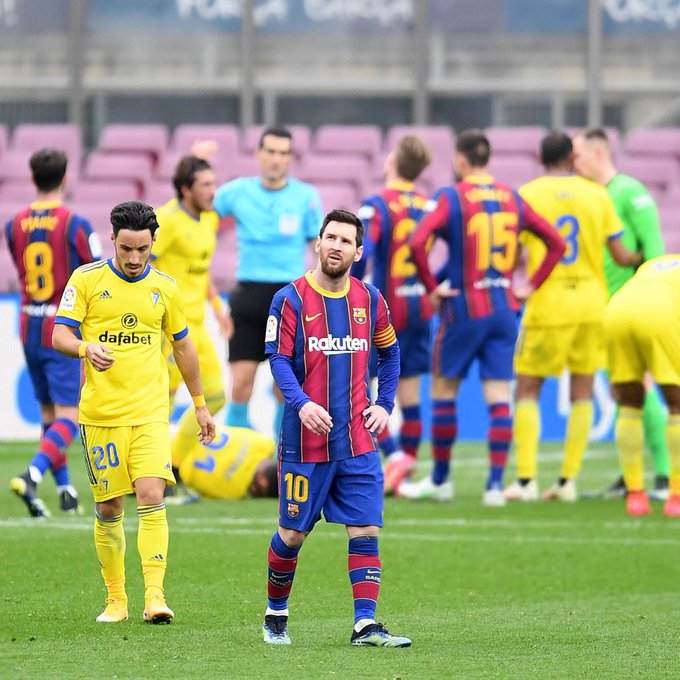 Dolor de cabeza para Messi: le empataron al Barcelona en el final