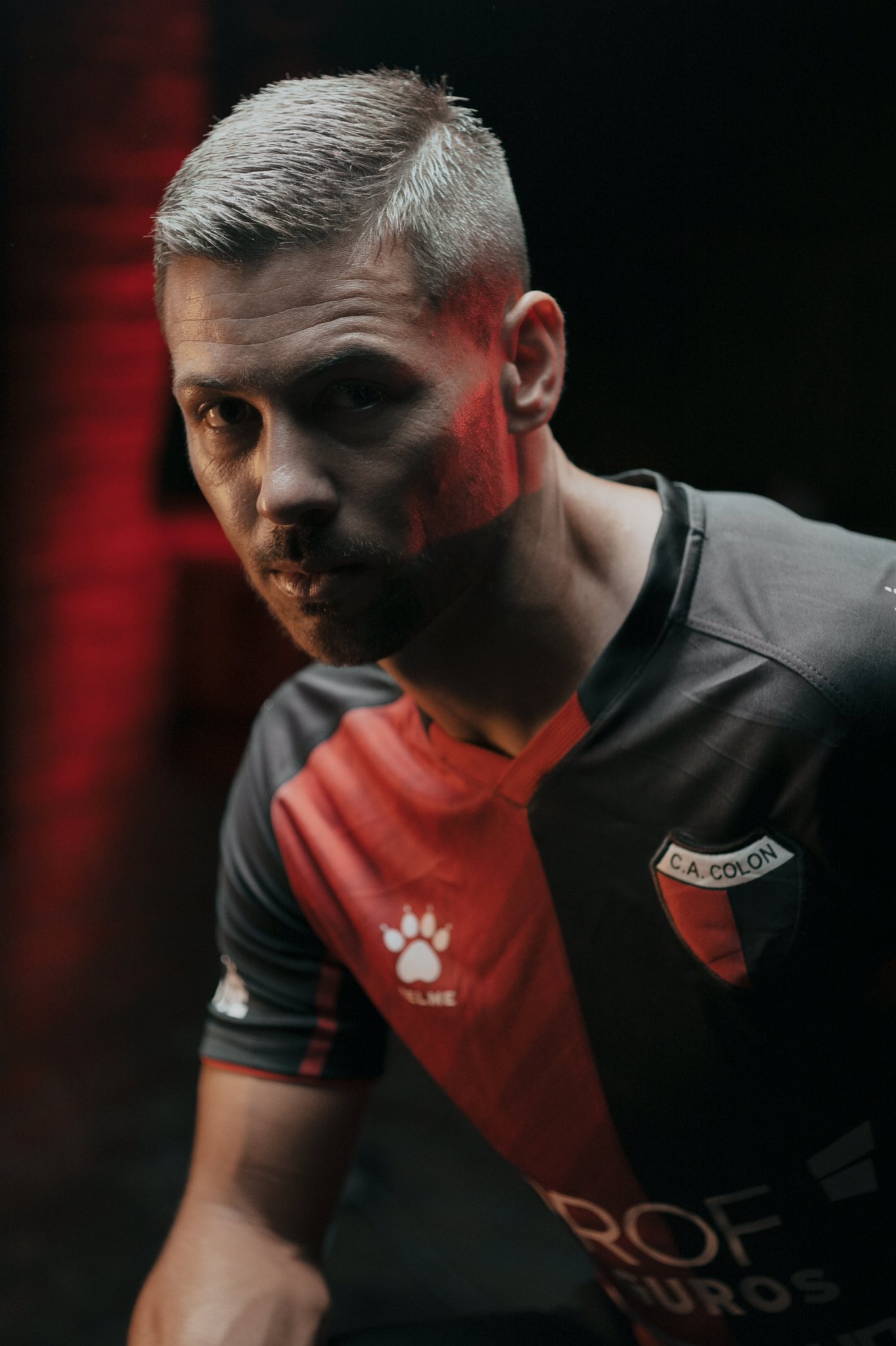 La espera terminó: Se presentó la nueva camiseta de Colón
