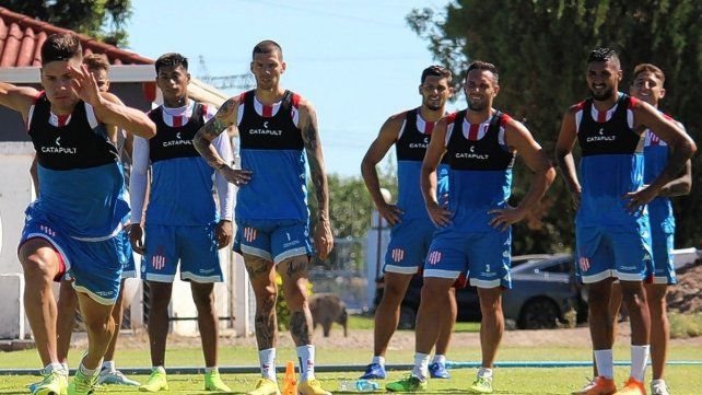 Unión se fue a Buenos Aires con una duda en la formación