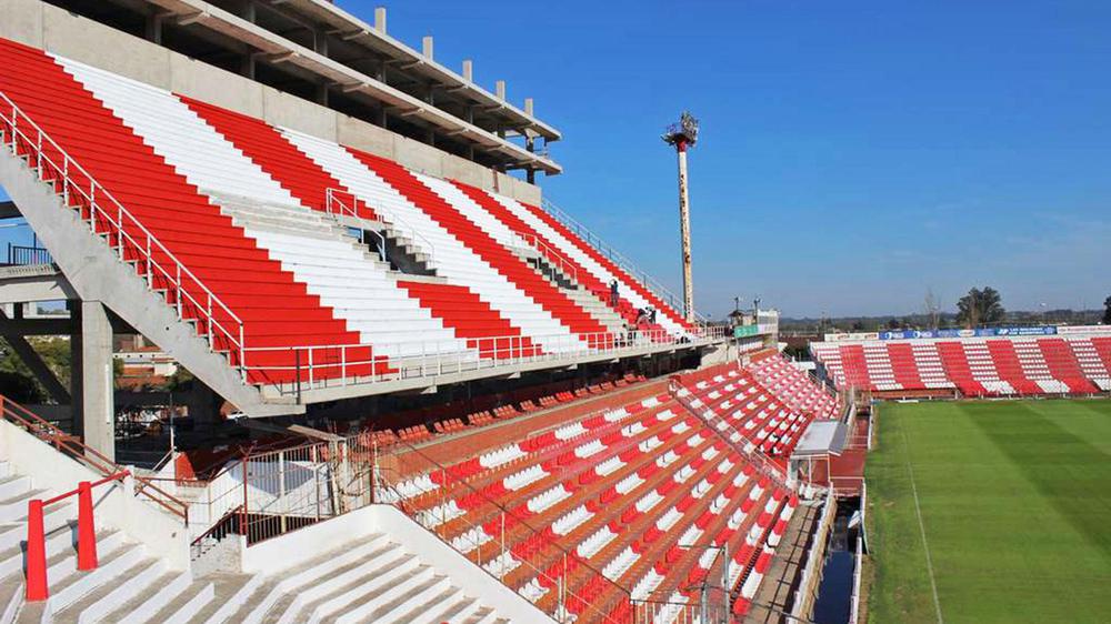 «Para agosto tiene que estar terminada la tribuna»