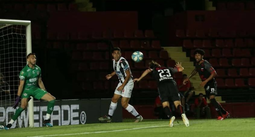 Domínguez aguarda el retorno de algunos futbolistas claves antes de Platense