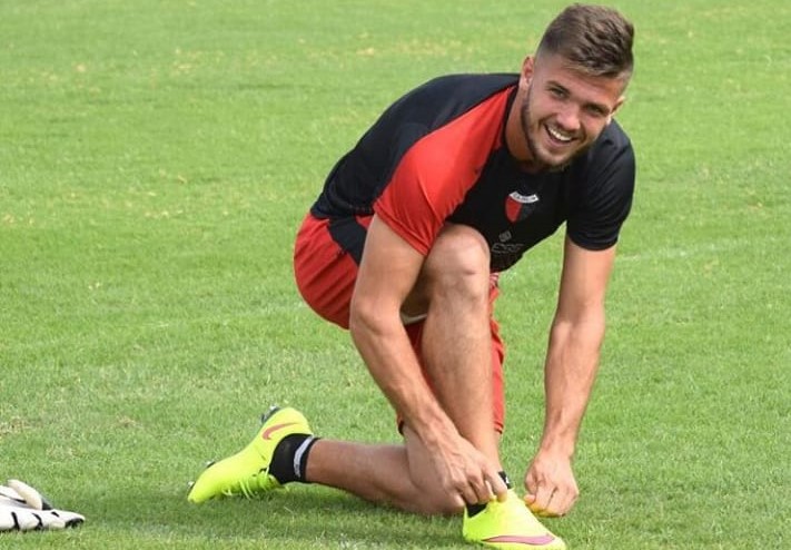 Sin chances en Colón, un juvenil se va otra vez a probar suerte a otro club