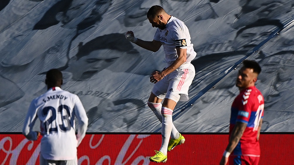 Benzema concretó la remontada de Real Madrid ante Elche