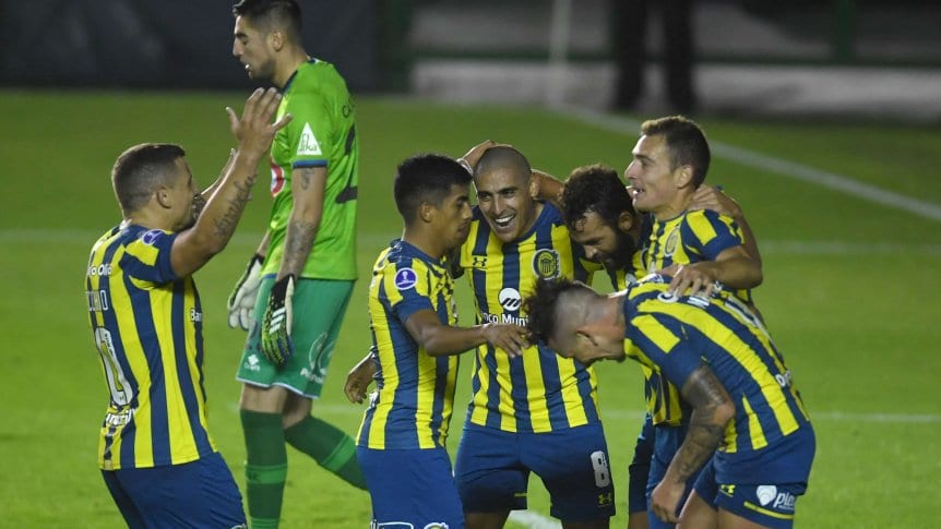 Rosario Central aplastó a Huachipato y es líder de su grupo
