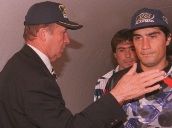 El recordado ritual del «Viejo»: ¿Por qué le pegaba en el pecho a sus futbolistas?