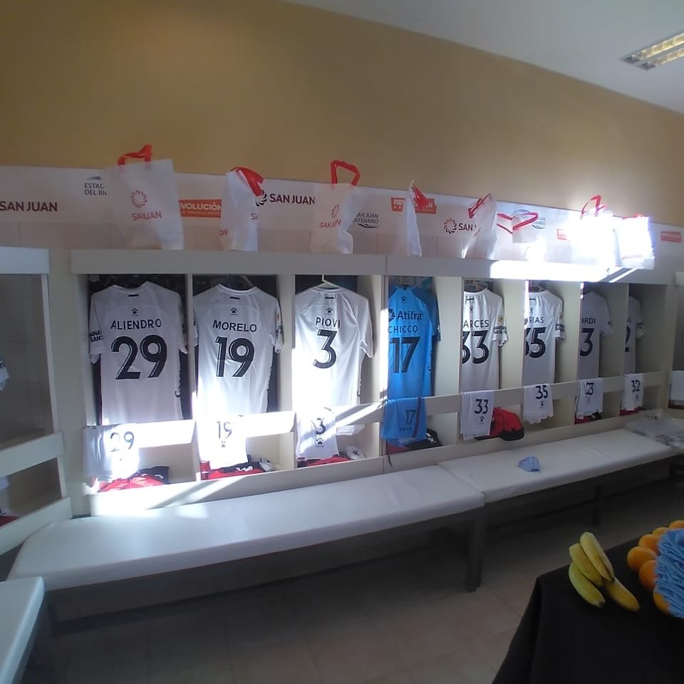 Antes de la semi: El vestuario de Colón en el Bicentenario de San Juan