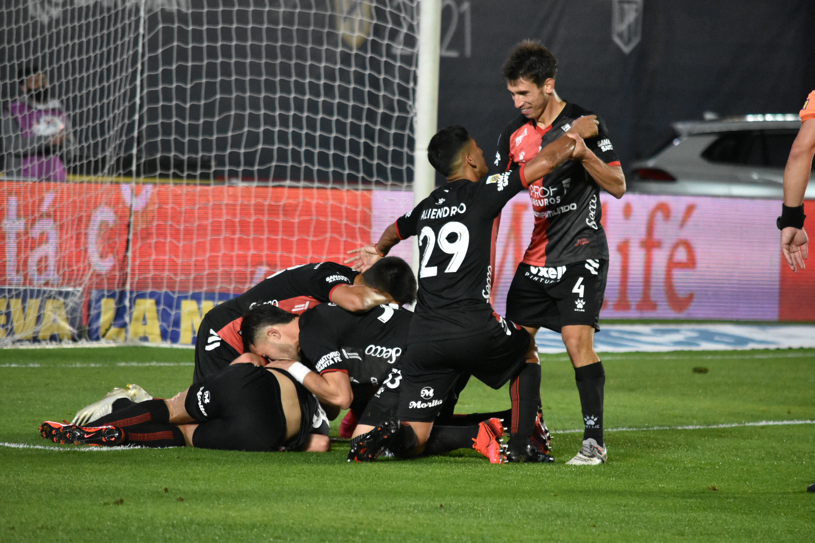 ¡ C O L Ó N     C A M P E Ó N !