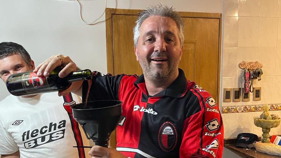 Prometió brindar con su abuelo cuando Colón salga campeón y de una manera especial, cumplió!