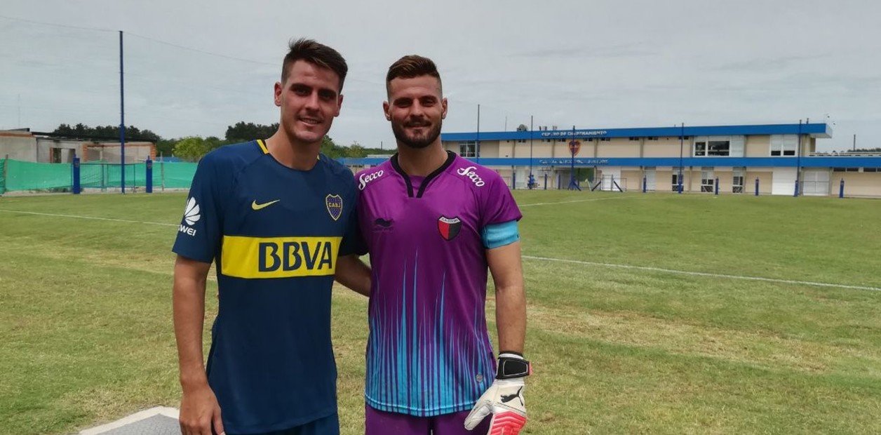 Hizo inferiores en Colón, se probó en Manchester United y queda libre de Boca