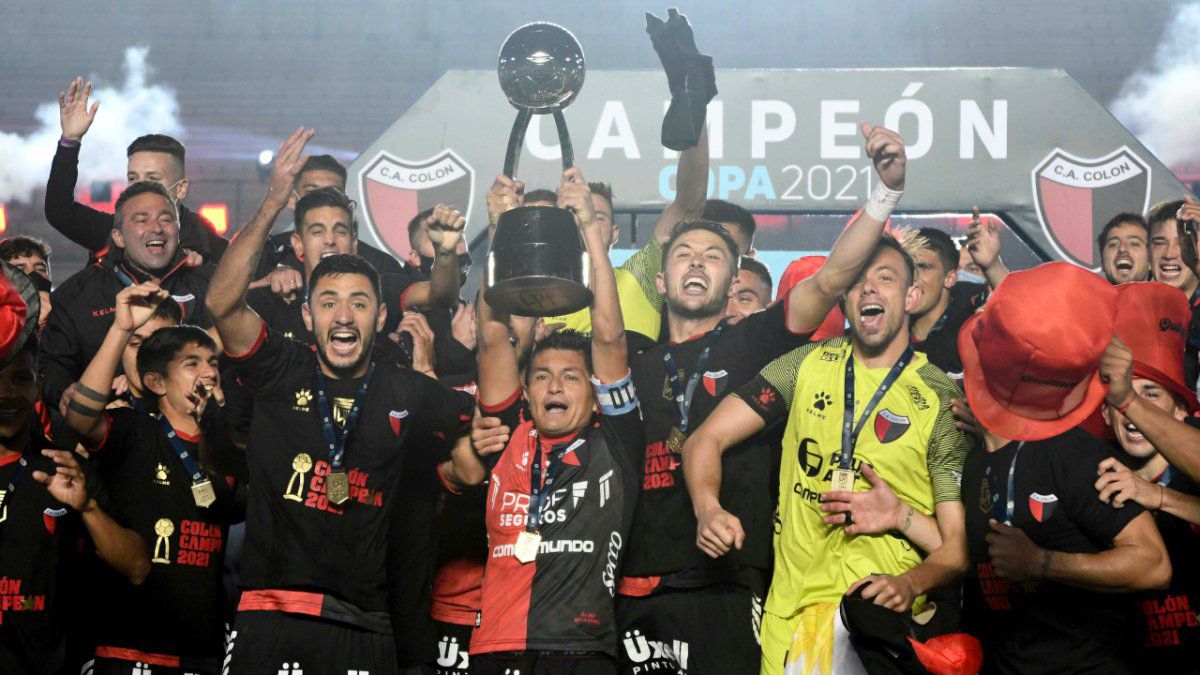 La dirigencia de Colón realizó los ofrecimientos a dos jugadores vitales en el plantel