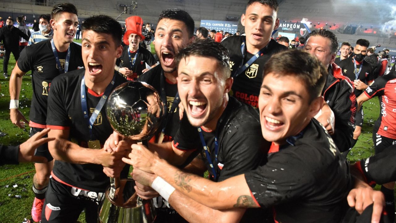 Serían 13 los casos de covid positivo en el plantel de Colón