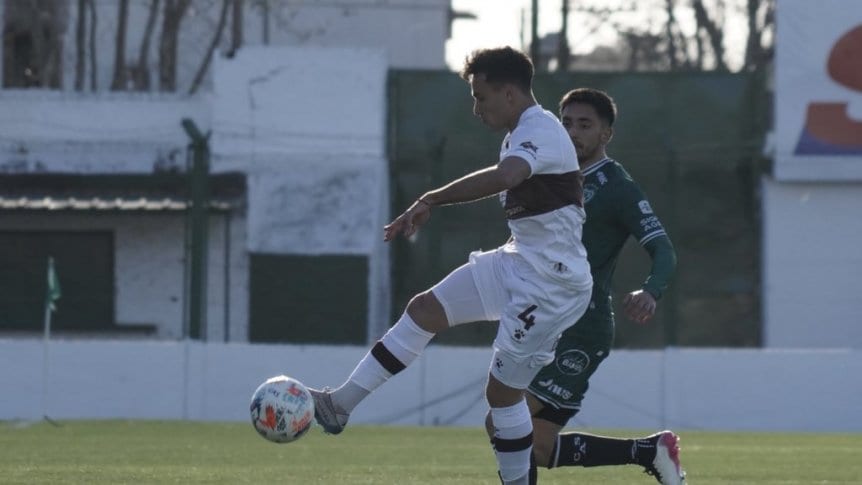 Sarmiento logró su primera victoria del torneo ante Platense