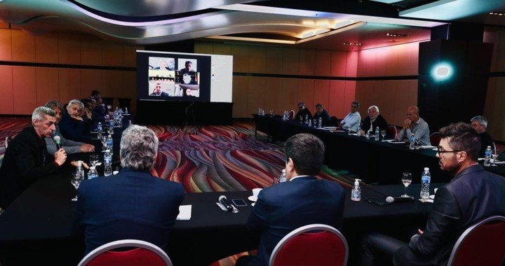 Los dirigentes de la LPF discuten sobre el dinero de TV, costos de testeos y porcentaje por venta de futbolistas