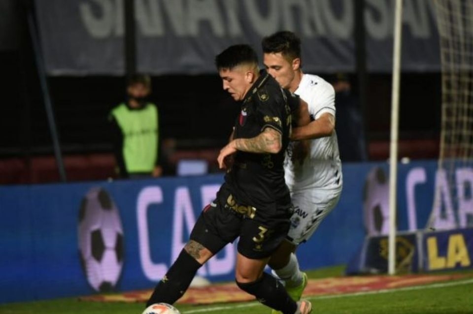 A esperar por Farías