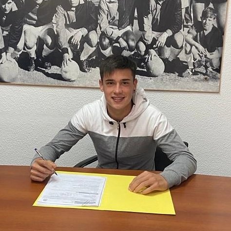 Otro pibe tenido en cuenta por Domínguez firmó primer contrato