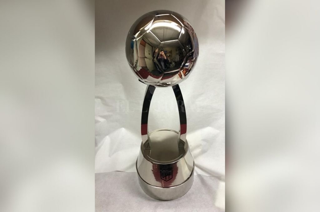 En Colón, sigue la campaña de socios con la foto de la Copa