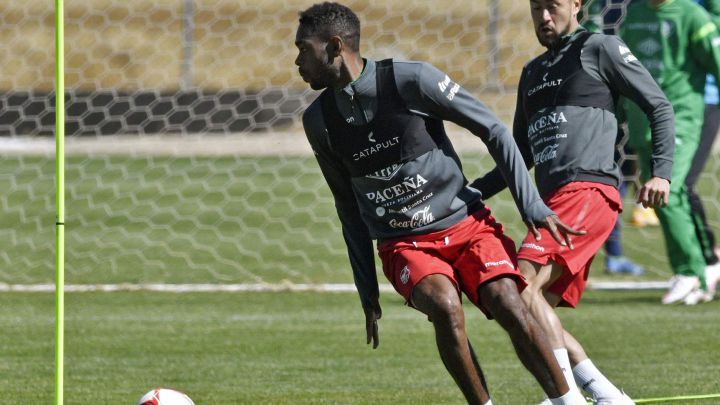Bolivia contará con un camerunés en el duelo ante Argentina