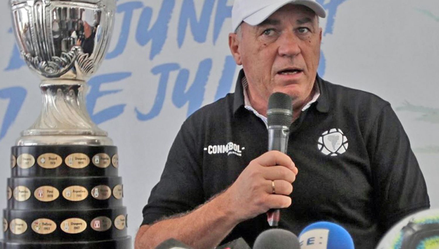 Está viajando a Paraguay: Nery Pumpido podría ocupar el lugar de Belloso en Conmebol