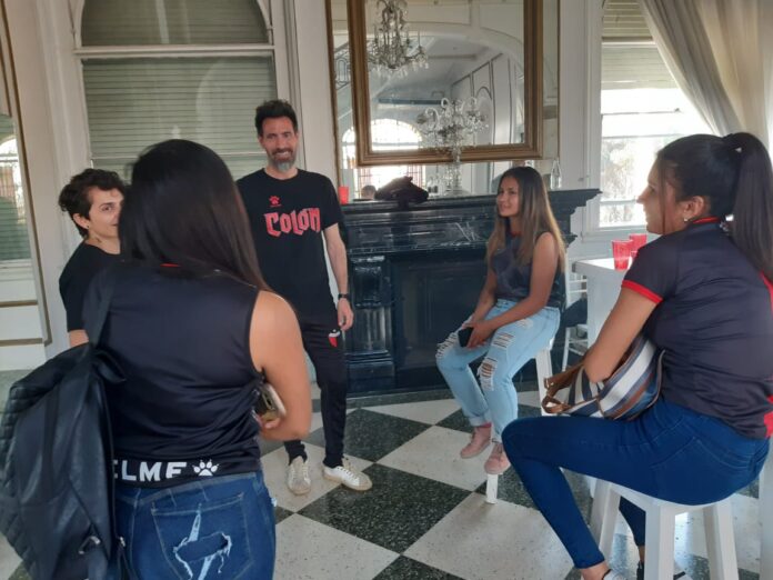 «Las pibas no lo podían creer»: el gran gesto de Eduardo Domínguez