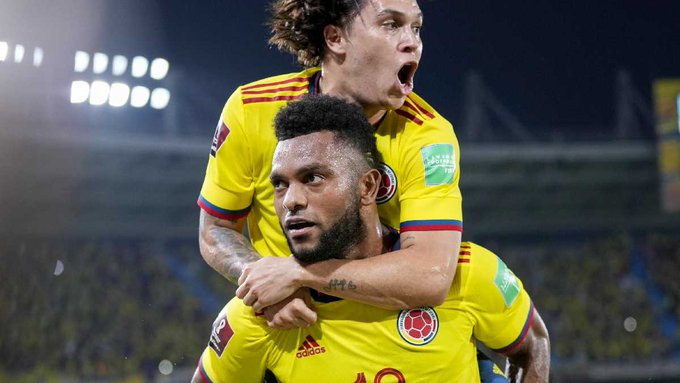 Colombia saltó hasta la zona de repechaje y agudizó el momento de Chile