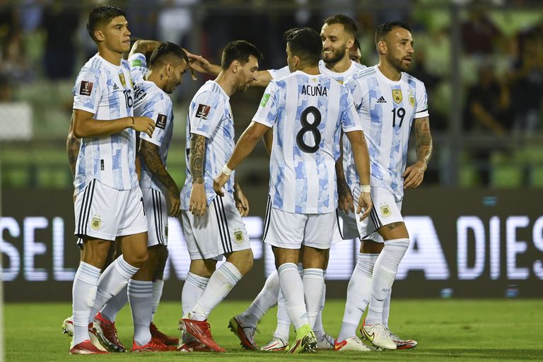 Argentina entrenó bajo la lluvia: ¿Qué 11 parará Scaloni para recibir a Bolivia?