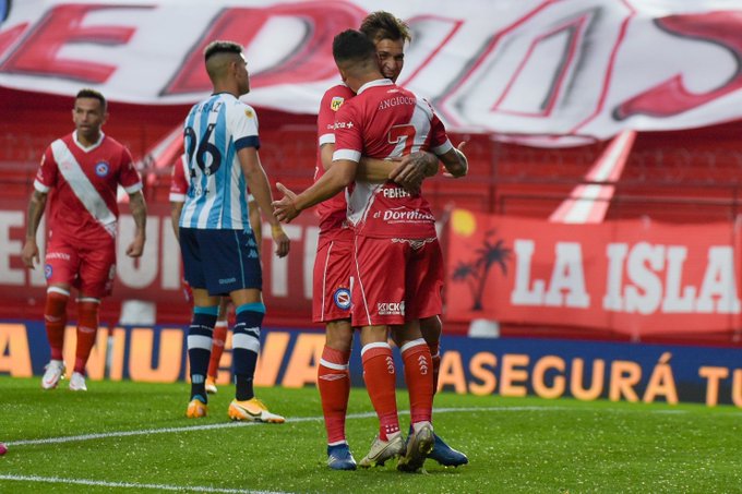 Argentinos propinó otro golpe a Racing