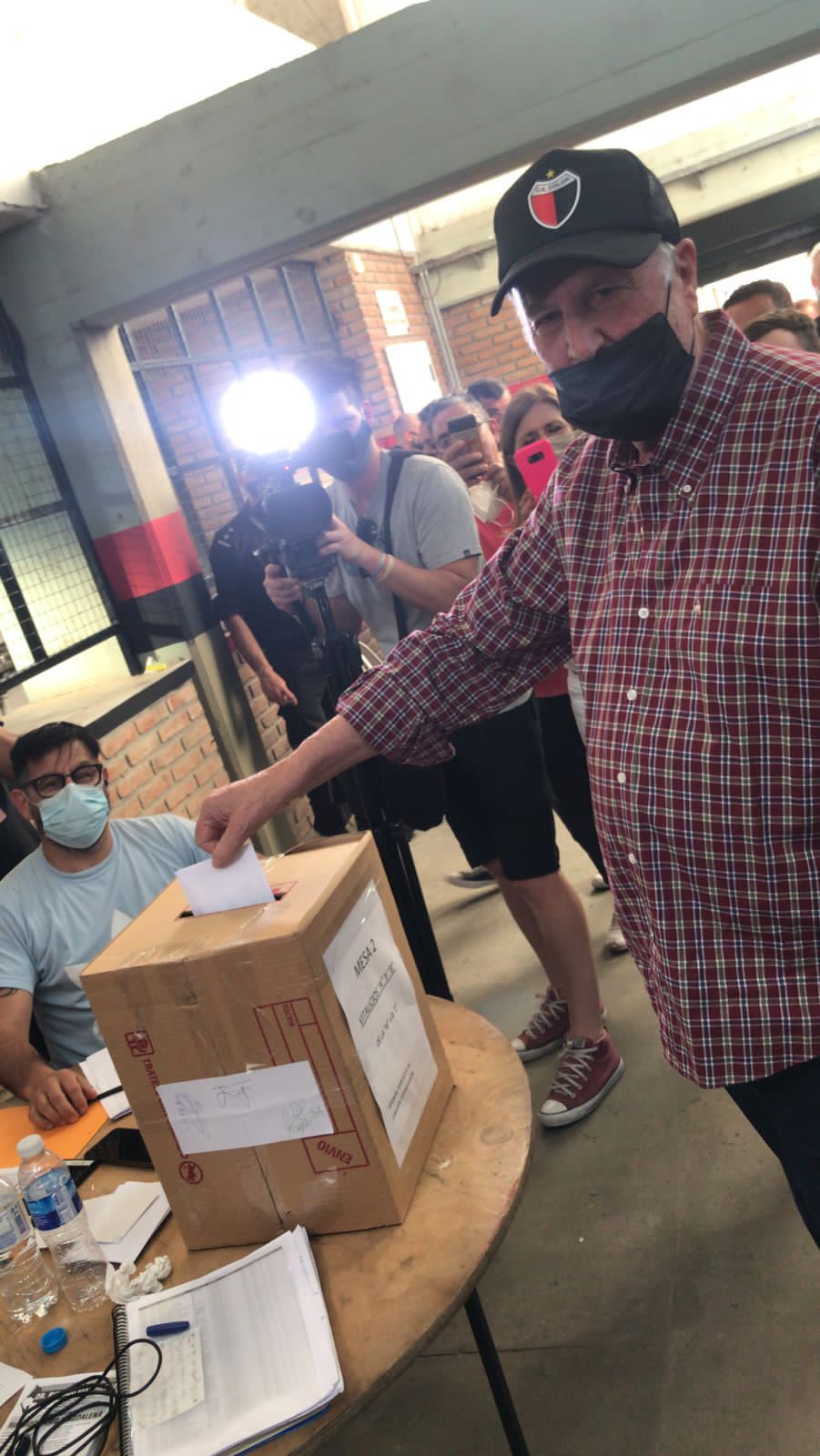 Votó Vignatti y aguarda expectante los resultados