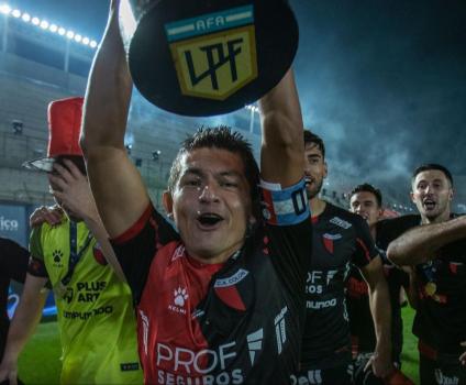 El Pulga está en La Plata… entre Santa Fe y Tucumán