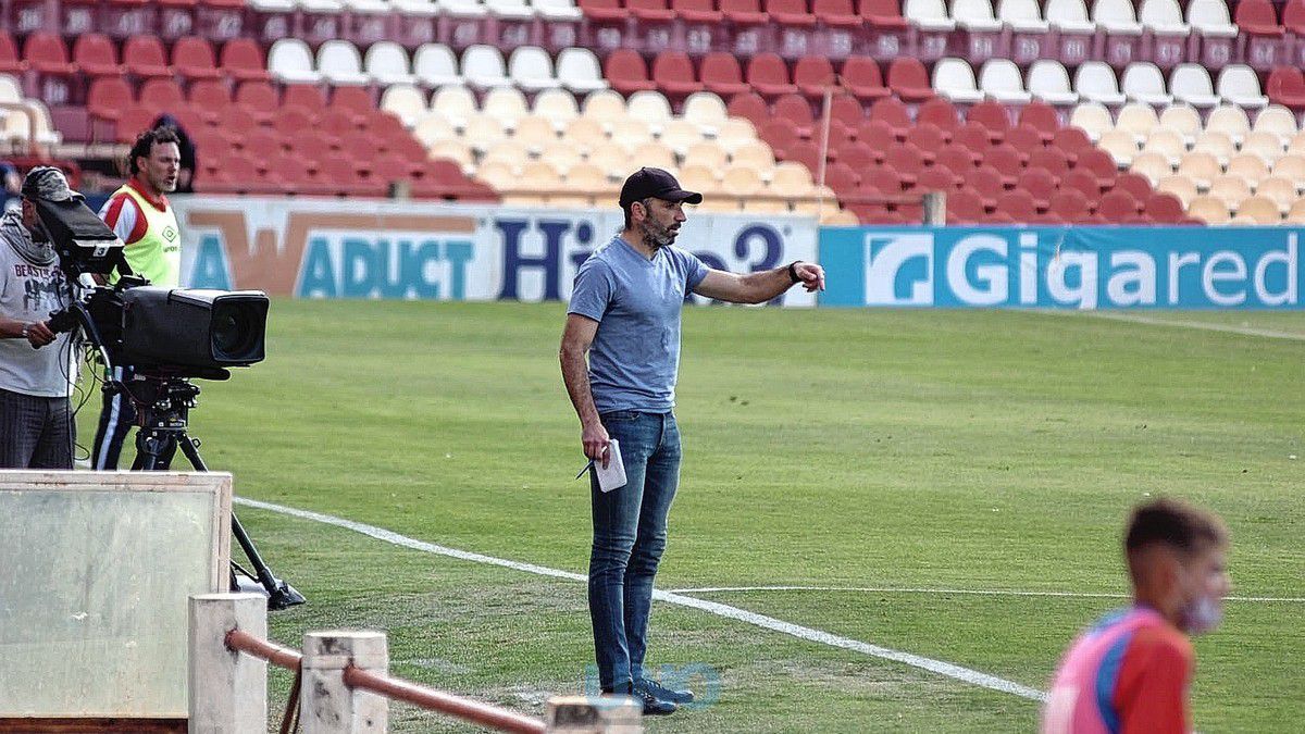 Azconzábal convocó 22 jugadores para recibir a Estudiantes