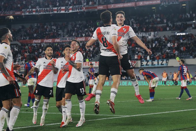 Julián Álvarez comanda a un River que saca diferencia en la cima