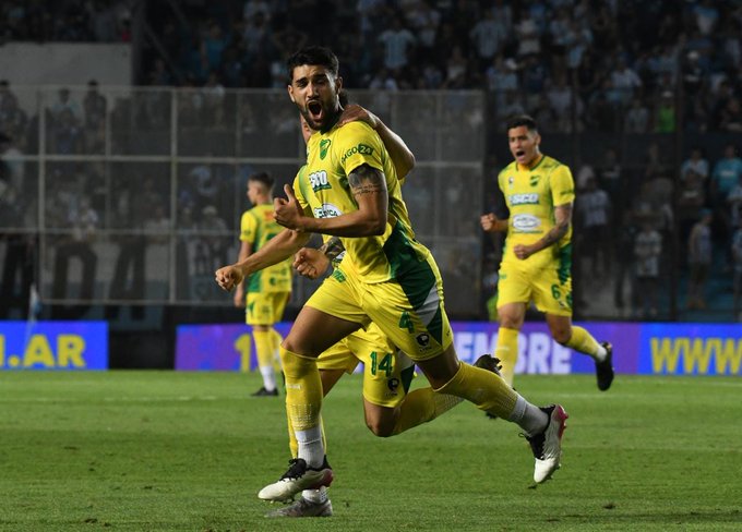 Defensa le ganó a Racing un partido clave en la lucha por las copas