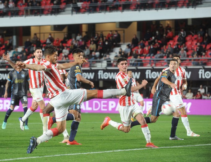 Antes de venir a Santa Fe, Estudiantes consiguió un agónico empate ante Atlético Tucumán