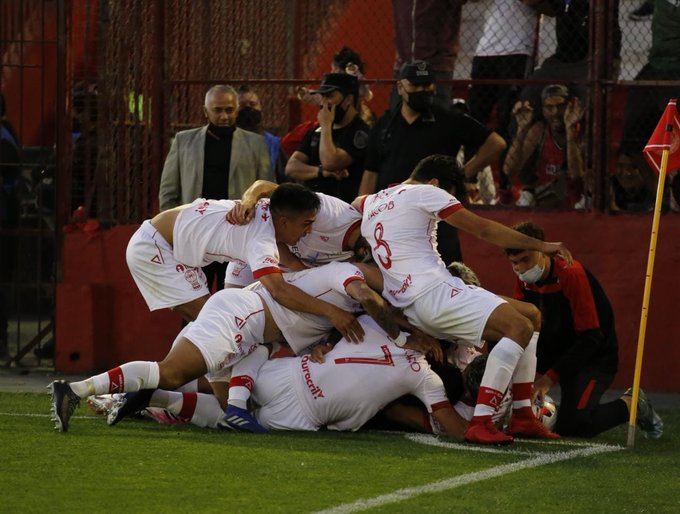 Huracán se quedó con el clásico y propició otro golpe a San Lorenzo