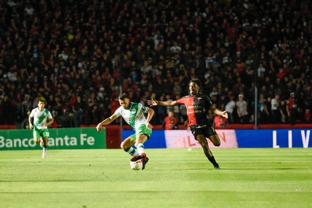 Volvió el público y la fiesta, no volvió el equipo: Otro empate de Colón en Santa Fe