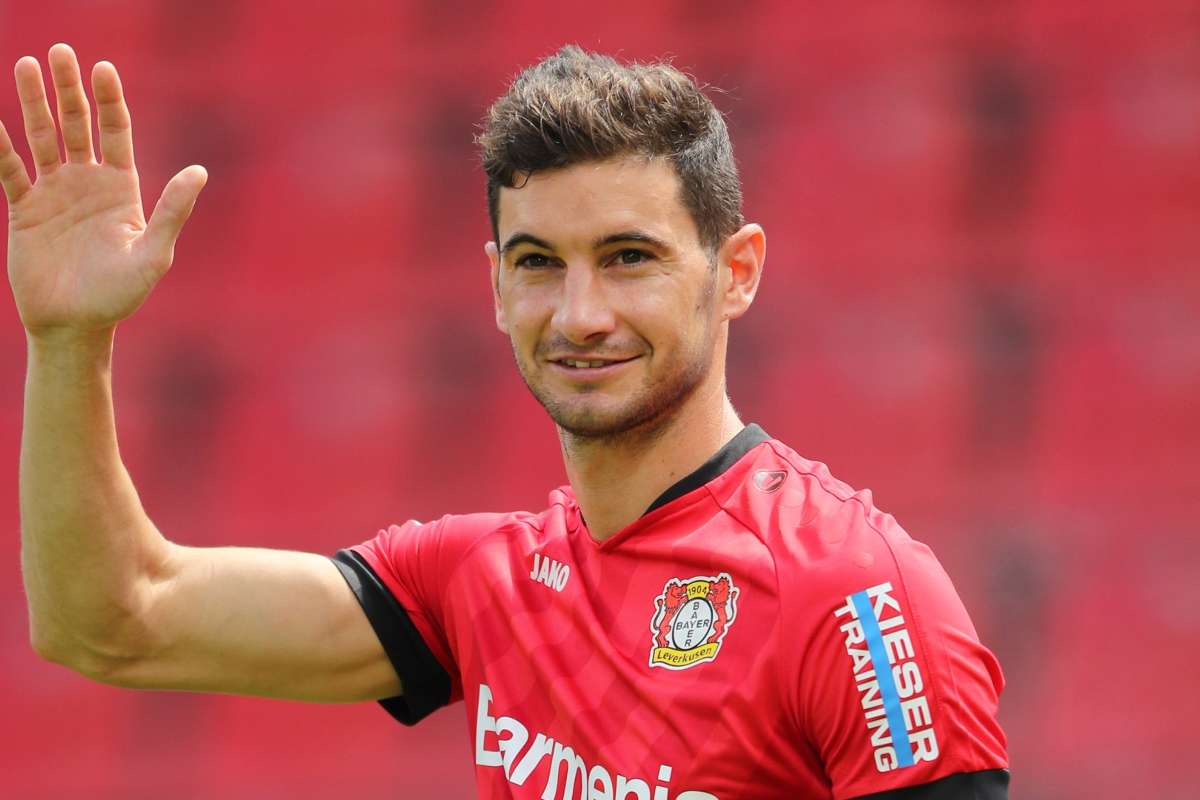 Los 29 de Alario: el Pipa fue saludado por varios ex Colón