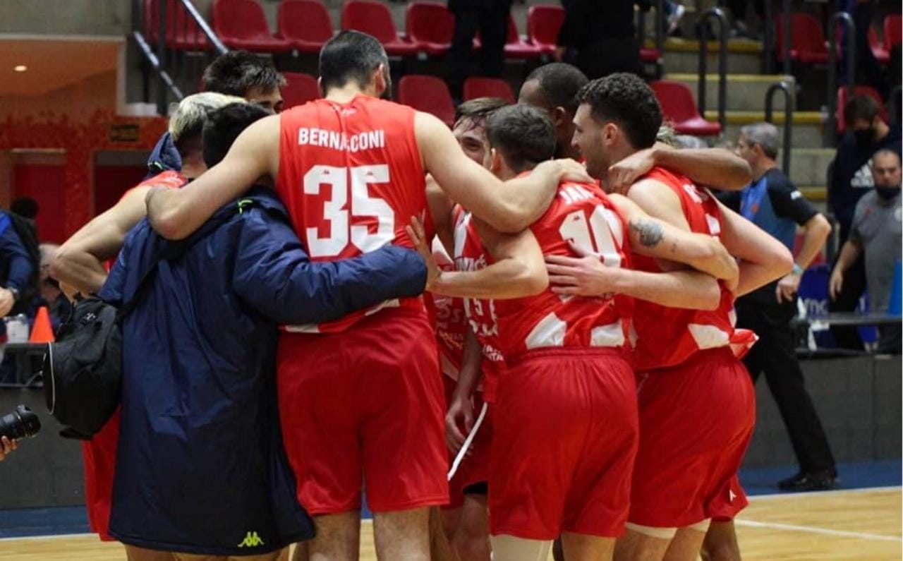 Súper 20: Unión juega esta noche ante Obras y mañana frente a Boca