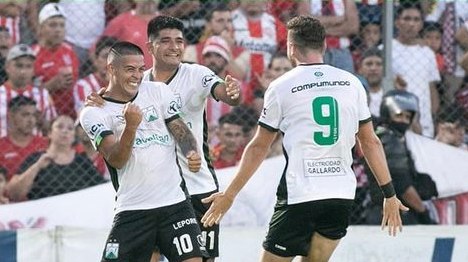 Gol, bailecito y triunfo: gran noche de Brian Fernández en Tucumán