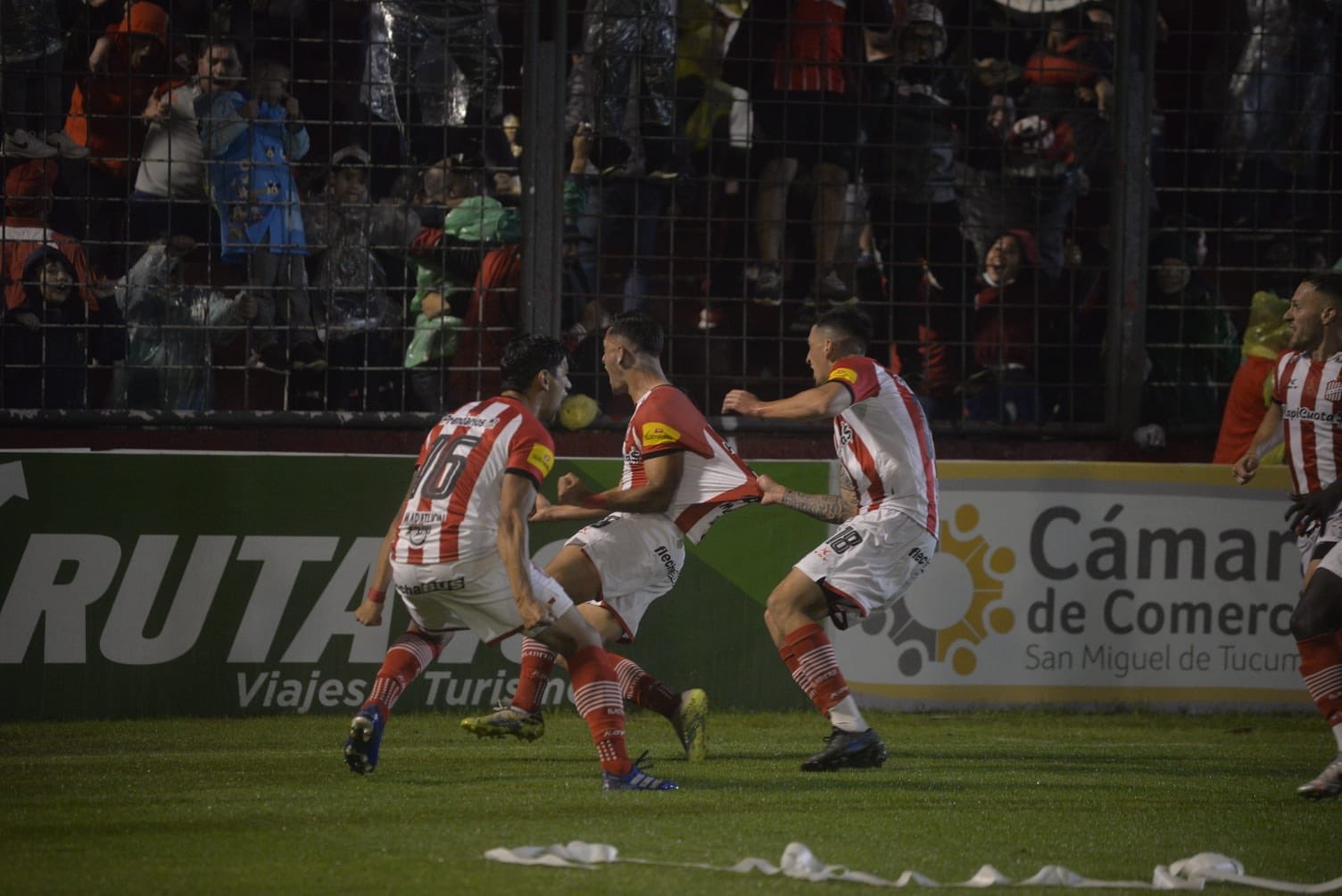 Agónico gol de un ex Colón para hacer soñar a San Martín de Tucumán con el ascenso