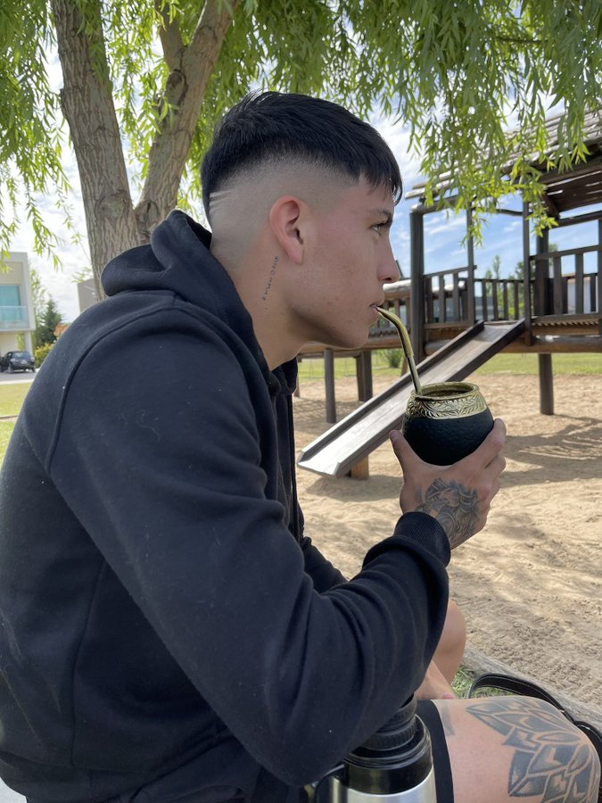 El asedio de los hinchas de Boca en un posteo de Farías