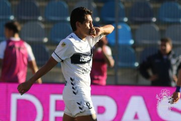 El Pulga y Gimnasia le dieron una mano a River, que con un empate ante Racing será campeón