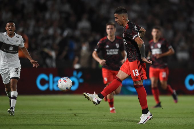 River sacó adelante un duro encuentro en Vicente López y se acerca al título