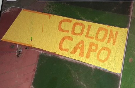 Mirá como el fanatismo por Colón no tiene límites y llegó a un campo de soja