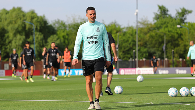 Scaloni: «Messi está bien y si sigue así va a jugar»