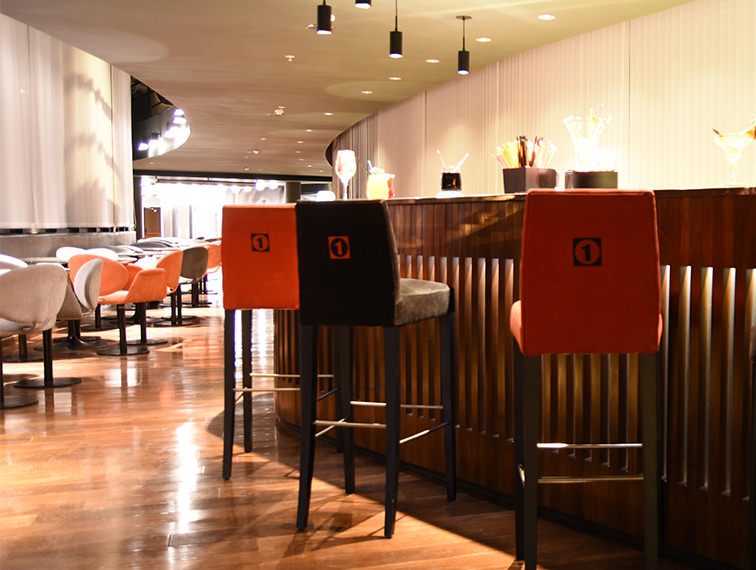 Colores «Sangre y Luto» y en homenaje a Fangio: el lujoso hotel donde se hospeda Colón
