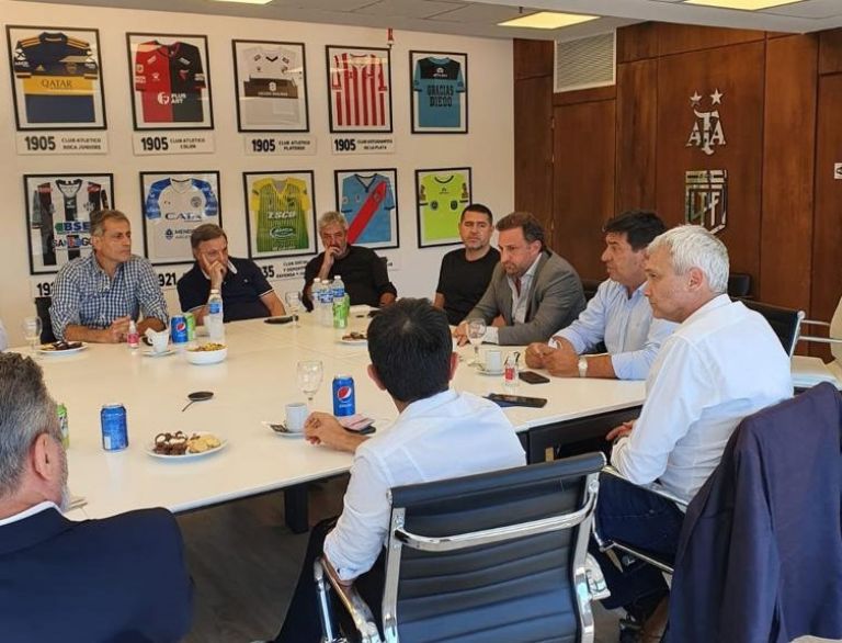 El urgente pedido de 18 clubes a Tinelli: Colón participó del reclamo