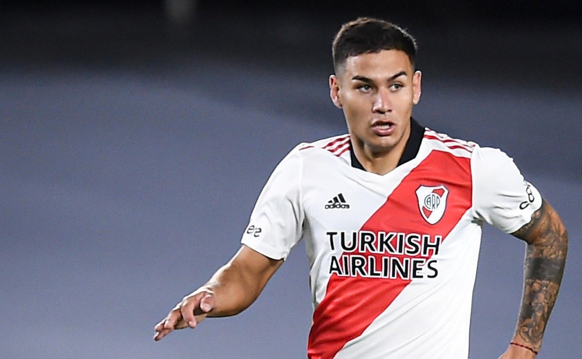 ¿River trae un lateral derecho y libera a Vigo?