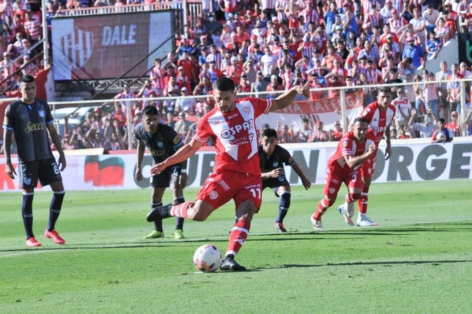 Unión tiene competencia: otro club quiere a García y a Sosa Sánchez