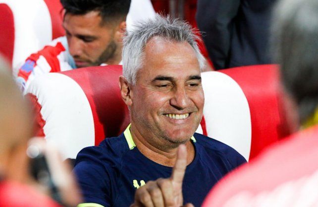 Arsenal oficializó la llegada de Leo Madelón